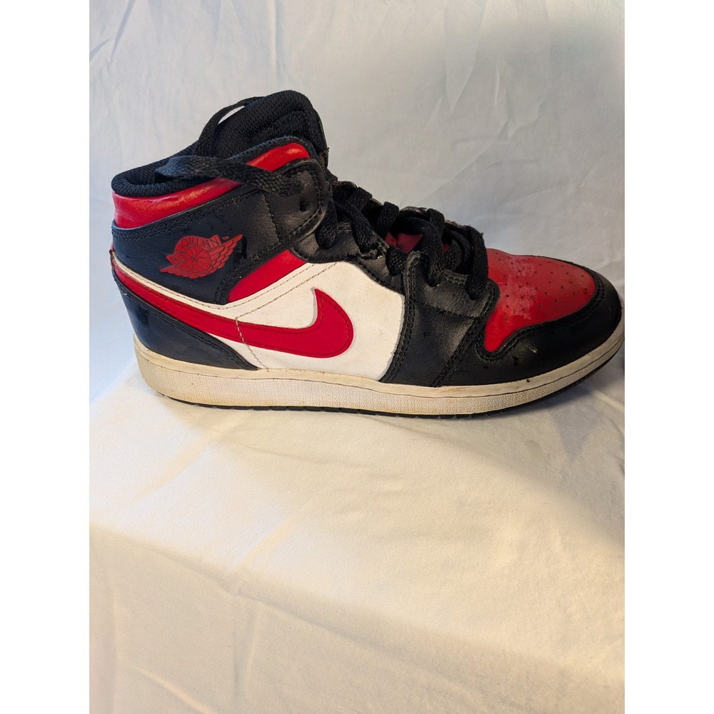 Jordan 1 Mid GS Bred Toe Black Fire Red White 554725-079 Kids Size 4.5Y - Picture 9 of 9